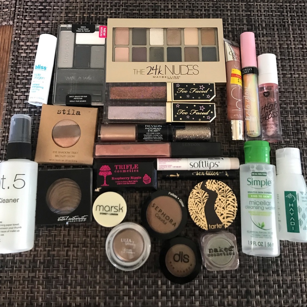 Makeup lot: Make offer 😁 over 25+ items.